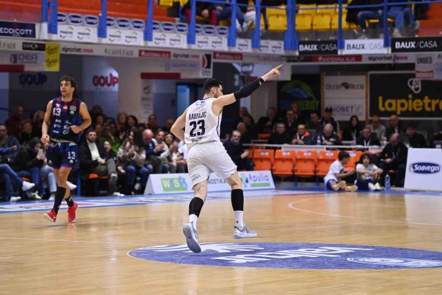 Tosho Radonjic ospite in studio alla trasmissione Zona Basket su TeleRegione